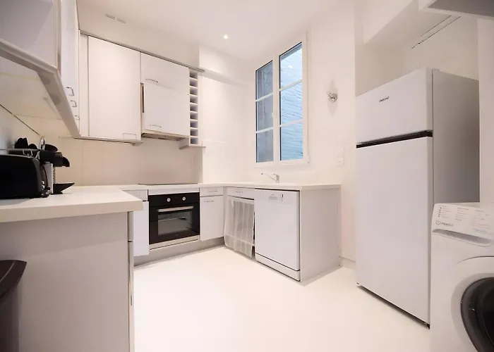 Tbs 325 - Superb With Eiffel Tower View